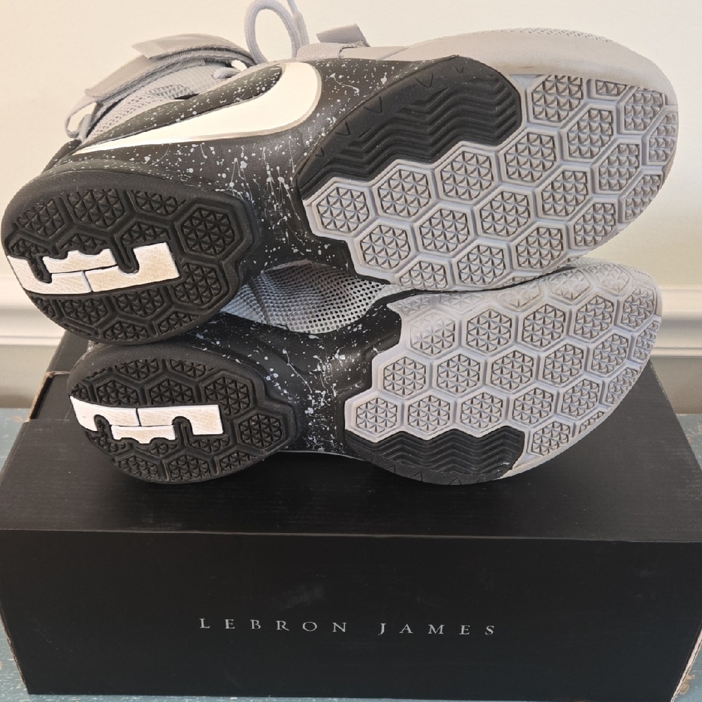 Nike LeBron James Soldier IX 9 PRM Basketball Shoes - Picture 7 of 9